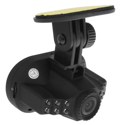 F900 Car DVR with a 2.0-inch screen and 4x zoom. It comes with a GPS antenna and a remote controller, features a 120-degree angle lens, and its screen can rotate 270 degrees