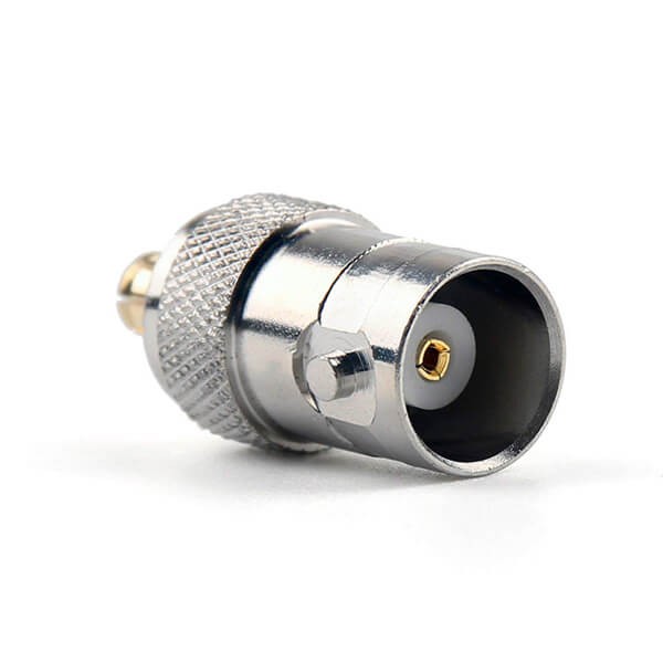 HF-Adapter Metall gerade BNC-Buchse auf MCX-Stecker freihängend 50 Ohm 